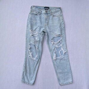 American Eagle AE Light Wash Distressed High-rise Mom Jean Denim Size 6 Fall